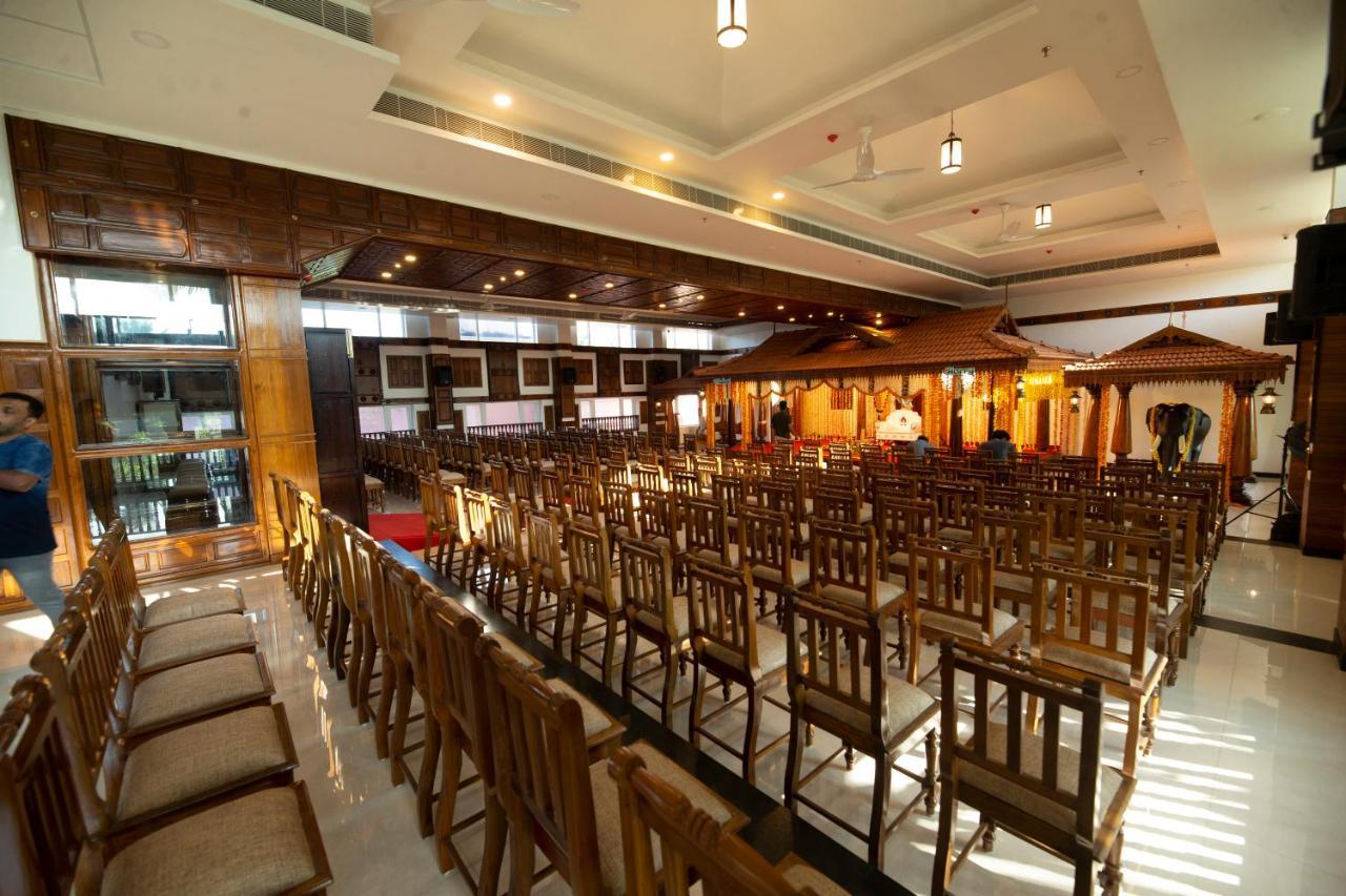 Hotel Guruvayur Darshan Extérieur photo